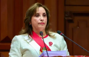 EL CONGRESO DE PERÚ DESTITUYE A DINA BOLUARTE POR “INCAPACIDAD MORAL” Y ASUME EL PRESIDENTE DEL PARLAMENTO