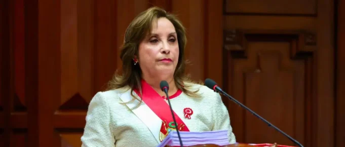 EL CONGRESO DE PERÚ DESTITUYE A DINA BOLUARTE POR “INCAPACIDAD MORAL” Y ASUME EL PRESIDENTE DEL PARLAMENTO