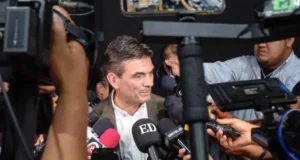 RODRIGO PAZ DESTACA LA PARTICIPACIÓN DE EDMAND LARA EN EL DEBATE VICEPRESIDENCIAL Y CRITICA EXPRESIÓN DE JUAN PABLO VELASCO