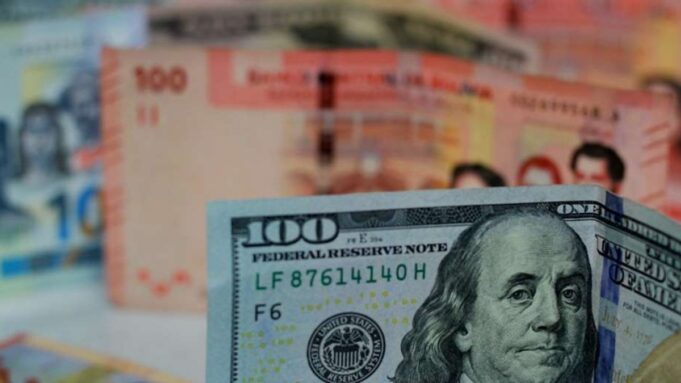 GOBIERNO ANUNCIA QUE AHORRISTAS PODRÁN RETIRAR SUS DEPÓSITOS EN DÓLARES EN DOS O TRES TRIMESTRES, SEGÚN EL MINISTRO ESPINOZA