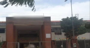 INTENTAN APUÑALAR A UN ESTUDIANTE DE 13 AÑOS POR NEGARSE A CONSUMIR DROGAS EN UN COLEGIO DEL PLAN TRES MIL