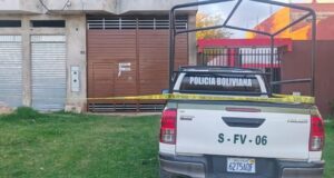 MUJER ES ENCONTRADA ESTRANGULADA EN SU DOMICILIO EN LA ZONA SUR DE SANTA CRUZ; SU ESPOSO FUE APREHENDIDO