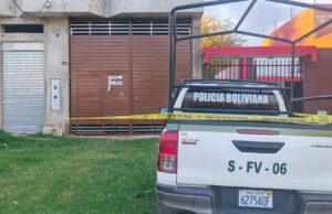 MUJER ES ENCONTRADA ESTRANGULADA EN SU DOMICILIO EN LA ZONA SUR DE SANTA CRUZ; SU ESPOSO FUE APREHENDIDO