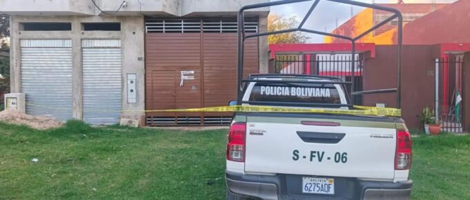 MUJER ES ENCONTRADA ESTRANGULADA EN SU DOMICILIO EN LA ZONA SUR DE SANTA CRUZ; SU ESPOSO FUE APREHENDIDO