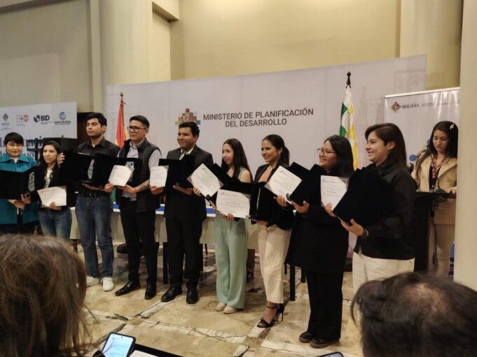 UNIVALLE ARRASA EN EL PREMIO PLURINACIONAL DE CIENCIA, TECNOLOGÍA E INNOVACIÓN DEL BICENTENARIO: 20 FINALISTAS, 7 GANADORES
