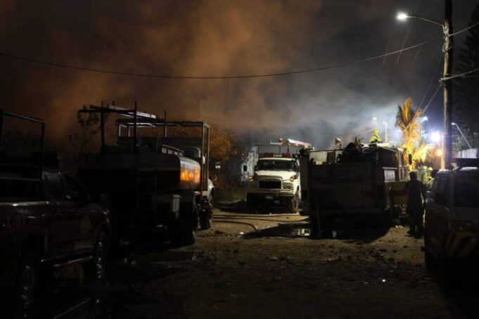 HOMBRE MUERE AL INTENTAR RESCATAR DINERO DURANTE INCENDIO EN UNA CARPINTERÍA DEL PLAN TRES MIL