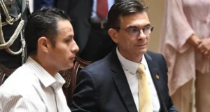 PAZ EXIGE REFORMAS ECONÓMICAS EN SEIS MESES PARA ATRAER INVERSIONES Y PIDE CONSENSOS AL VICEPRESIDENTE LARA