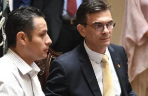 PAZ EXIGE REFORMAS ECONÓMICAS EN SEIS MESES PARA ATRAER INVERSIONES Y PIDE CONSENSOS AL VICEPRESIDENTE LARA