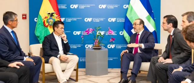 l-presidente-ejecutivo-de-la-caf-b_101-13553760_20251104022302