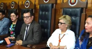 MAGISTRADOS PRORROGADOS DEL TCP QUEDAN CESADOS, ENFRENTAN DENUNCIAS Y SURGEN ÓRDENES DE APREHENSIÓN