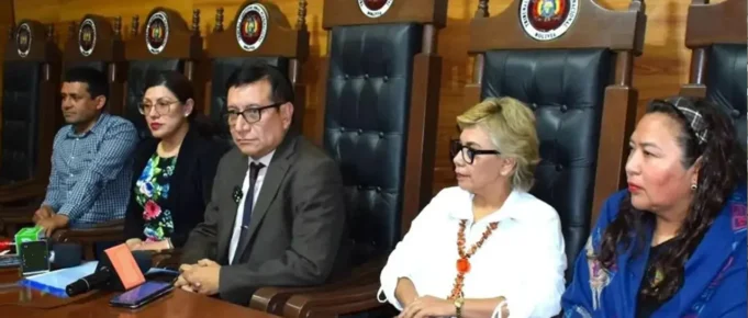 MAGISTRADOS PRORROGADOS DEL TCP QUEDAN CESADOS, ENFRENTAN DENUNCIAS Y SURGEN ÓRDENES DE APREHENSIÓN