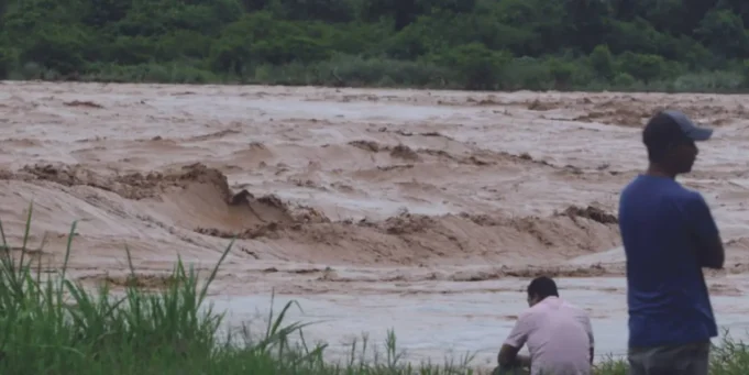 CRECIDAS EN LOS RÍOS DE YAPACANÍ E ICHILO ACTIVAN ALERTA ROJA HIDROLÓGICA
