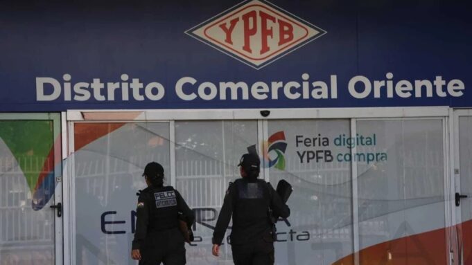 ALLANAMIENTOS EN YPFB REVELAN PRESUNTO DESVÍO MILLONARIO DE COMBUSTIBLE Y CONTRATOS IRREGULARES; CINCO FUNCIONARIOS SON ARRESTADOS