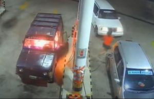 DOS NIÑOS Y SU MADRE EMBARAZADA SIGUEN EN ESTADO CRÍTICO TRAS EXPLOSIÓN DE VEHÍCULO EN SURTIDOR DE PORTACHUELO