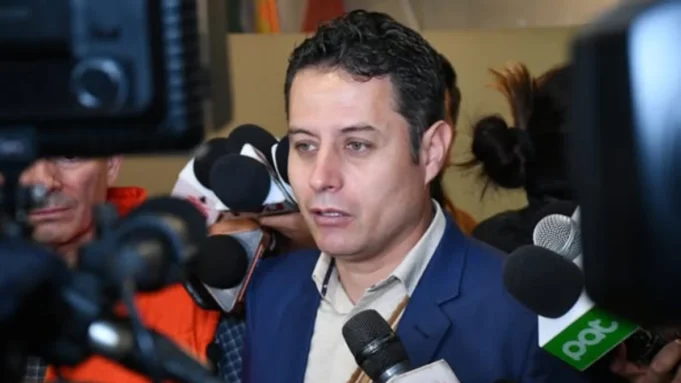 ASAMBLEA LEGISLATIVA EXIGE RETRACTACIÓN AL VICEPRESIDENTE LARA POR ACUSACIONES CONTRA LEGISLADORES