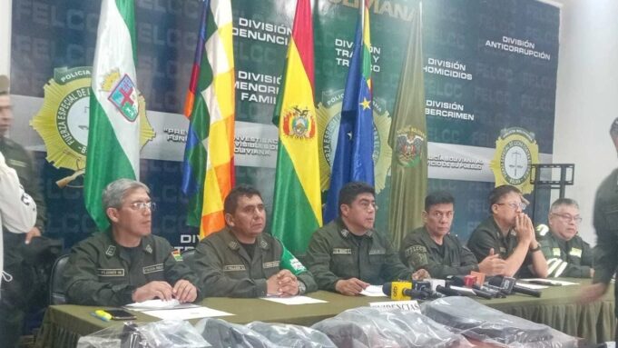 APARTAN A OCHO POLICÍAS EN SANTA CRUZ POR PRESUNTOS COBROS IRREGULARES Y EXTORSIÓN