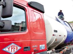 YPFB ANUNCIA IMPORTACIÓN DE 78.000 METROS CÚBICOS DE COMBUSTIBLES EN MEDIO DE FILAS Y PROTESTAS DEL TRANSPORTE