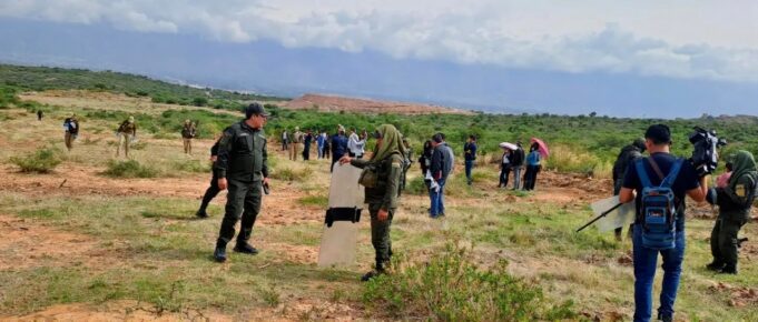 POLICÍA CONFIRMA ARRESTO DE UN SUBTENIENTE POR PRESUNTO USO DE ARMA DE FUEGO EN ENFRENTAMIENTOS EN COTAPACHI