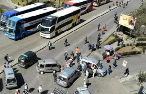 CHOFERES DE LA PAZ CONFIRMAN PARO DE 24 HORAS Y ANUNCIAN BLOQUEOS EN RECHAZO AL DECRETO 5503
