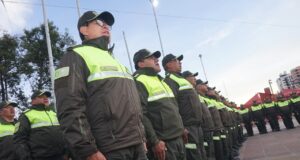 POLICÍA DESPLIEGA 900 EFECTIVOS EN SANTA CRUZ PARA REFORZAR LA SEGURIDAD EN NAVIDAD Y AÑO NUEVO