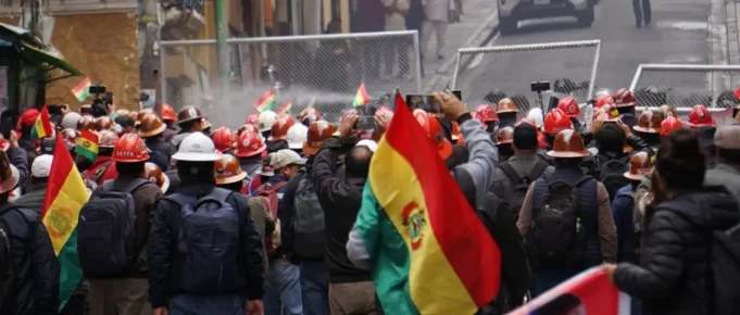 COB RATIFICA PARO GENERAL INDEFINIDO Y ANUNCIA RADICALIZACIÓN DE MEDIDAS EN RECHAZO AL DS 5503