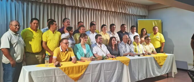 SAMUEL DORIA MEDINA PRESENTA CANDIDATOS EN SANTA CRUZ Y RATIFICA APOYO A CAMACHO PARA LA GOBERNACIÓN