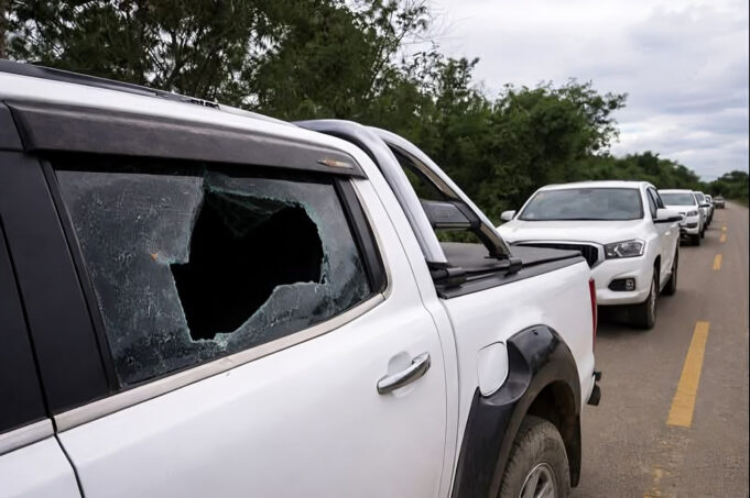 AVASALLADORES EMBOSCAN A COMITIVA POLICIAL QUE APOYA OPERATIVO DE DESALOJO EN LAS LONDRAS