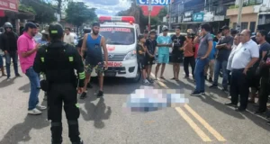 JOVEN DE 21 AÑOS MUERE ATROPELLADO POR UN MICRO EN PLENA AVENIDA MELCHOR PINTO