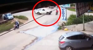 TRÁGICO ACCIDENTE EN MONTERO: AMBULANCIA EMBISTE A MOTOCICLISTA Y LE CAUSA LA MUERTE