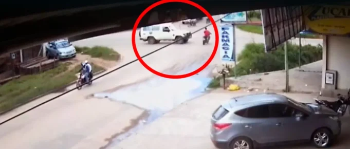 TRÁGICO ACCIDENTE EN MONTERO: AMBULANCIA EMBISTE A MOTOCICLISTA Y LE CAUSA LA MUERTE