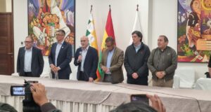 DIÁLOGO ENTRE EL GOBIERNO Y LA COB EN CUARTO INTERMEDIO, MIENTRAS SE CONVOCA A BLOQUEOS EN LA PAZ