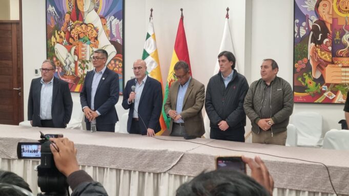 DIÁLOGO ENTRE EL GOBIERNO Y LA COB EN CUARTO INTERMEDIO, MIENTRAS SE CONVOCA A BLOQUEOS EN LA PAZ