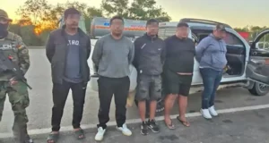 APREHENDEN A CINCO PERSONAS POR TRANSPORTAR ARMAS DE FUEGO Y MUNICIONES EN LA RUTA SANTA CRUZ–VILLAMONTES