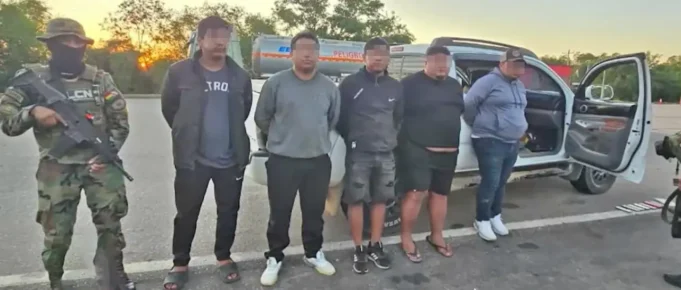 APREHENDEN A CINCO PERSONAS POR TRANSPORTAR ARMAS DE FUEGO Y MUNICIONES EN LA RUTA SANTA CRUZ–VILLAMONTES