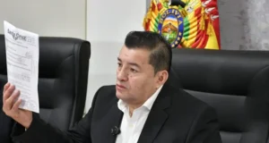TRABAJADORES EN SALUD PRESENTAN DENUNCIA PENAL CONTRA EL ALCALDE JHONNY FERNÁNDEZ POR INCUMPLIMIENTO DE DEBERES