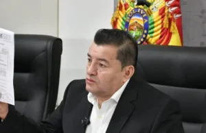 TRABAJADORES EN SALUD PRESENTAN DENUNCIA PENAL CONTRA EL ALCALDE JHONNY FERNÁNDEZ POR INCUMPLIMIENTO DE DEBERES