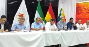 GOBIERNO, YPFB Y SECTORES CRUCEÑOS CONFORMAN COMISIÓN PARA VERIFICAR CALIDAD DE LA GASOLINA