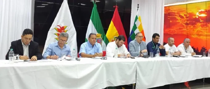 GOBIERNO, YPFB Y SECTORES CRUCEÑOS CONFORMAN COMISIÓN PARA VERIFICAR CALIDAD DE LA GASOLINA