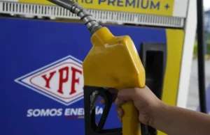YPFB GARANTIZA NORMALIZAR ABASTECIMIENTO DE COMBUSTIBLE EN SANTA CRUZ HASTA EL SÁBADO