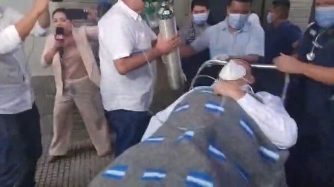 DEFENSA DE JHONNY FERNÁNDEZ INFORMA QUE EL ALCALDE FUE TRASLADADO A UNA CLÍNICA PRIVADA TRAS ORDEN DE APREHENSIÓN POR EL CASO “PAVIMENTO”