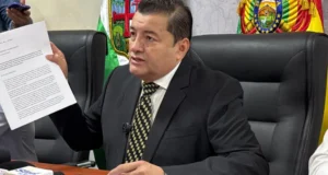 IMPONEN FIANZA DE BS 100.000 Y MEDIDAS SUSTITUTIVAS AL ALCALDE JHONNY FERNÁNDEZ POR EL CASO MUTUALISTA