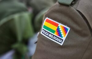 ACUSAN A DOS POLICÍAS DE EXTORSIONAR A CIUDADANOS PARA EVITAR SU ARRESTO EN LA PAZ