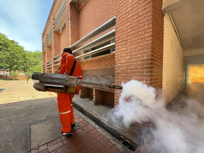 ALCALDE JHONNY FERNÁNDEZ ASEGURA QUE EL 90% DE LOS COLEGIOS PÚBLICOS ESTÁN LISTOS PARA EL INICIO DE CLASES EN SANTA CRUZ