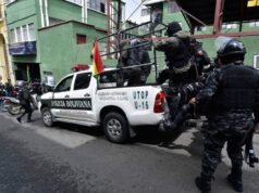 DOS POLICÍAS CAPTURADOS POR COBRAR POR QR PARA LIBERAR ARRESTADOS EN LA PAZ