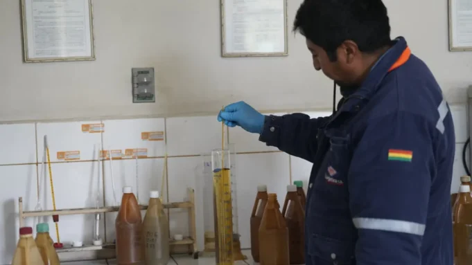 YPFB GARANTIZA QUE LA GASOLINA CUMPLE ESTÁNDARES DE CALIDAD TRAS CRÍTICAS Y DENUNCIAS DE USUARIOS