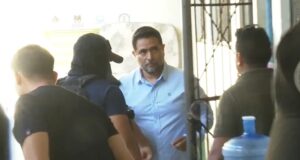 PASTOR EVANGÉLICO MARCO NÚÑEZ DEL ARCO PASARÁ LA NOCHE EN CELDAS DE LA FELCV TRAS SER APREHENDIDO EN SANTA CRUZ