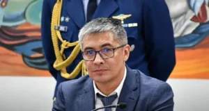 MINISTRO ESPINOZA REBATE A QUIROGA Y DEFIENDE LOS 100 DÍAS DEL GOBIERNO DE RODRIGO PAZ