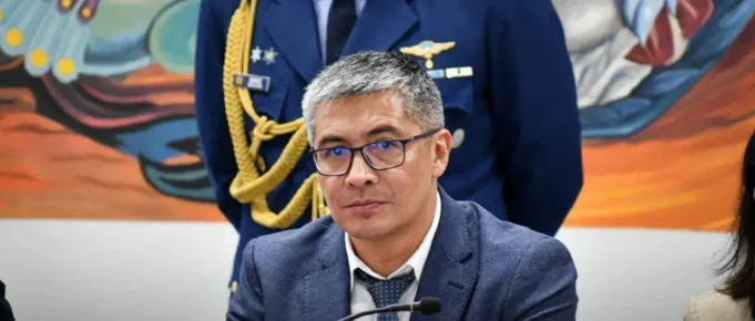 MINISTRO ESPINOZA REBATE A QUIROGA Y DEFIENDE LOS 100 DÍAS DEL GOBIERNO DE RODRIGO PAZ