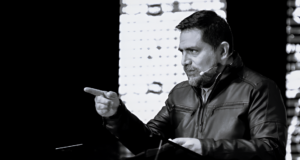 IGLESIA EVANGÉLICA SEPARA TEMPORALMENTE A PASTOR EXTRANJERO INVESTIGADO POR PRESUNTO ESTUPRO Y VIOLENCIA