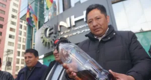 CRISIS POR LA CALIDAD DE LA GASOLINA DESATA PROTESTAS Y EXIGEN RESARCIMIENTO AL GOBIERNO